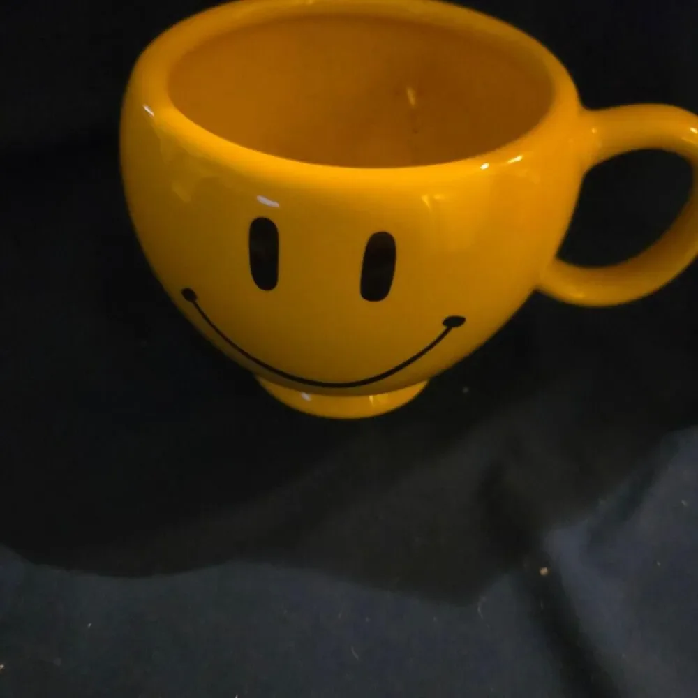 Teleflora Yellow Smiley Face Mug Large / 20 oz retro decor Y2K nostalgia